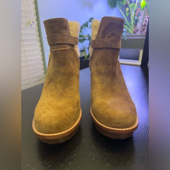 NEW UGG Anais Wedge Boots - Size 9 - Picture 8 of 10